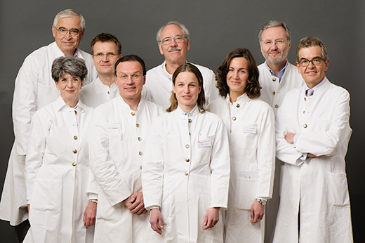 Das &Auml;rzteteam des Mammazentrum Hamburg (v.l.n.r.) Prof. Dr. Eckhard Goepel, PD Dr. Kay Friedrichs, Dr. Olaf Katzler, Prof. Dr. H. Peter Scheidel, Prof. Dr. Martin H. Carstensen, Dr. Timm C. Schlotfeldt, Dr. Maria Friedrichs &copy; zitzlaff.com