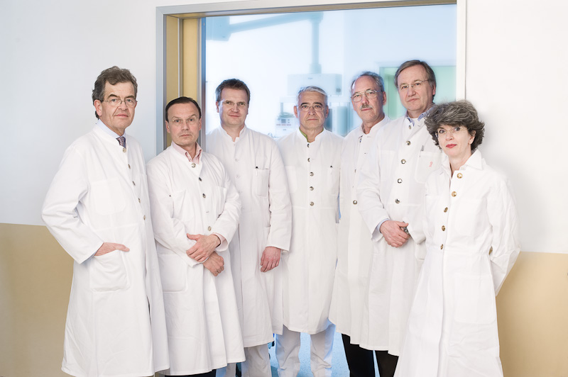 Das &Auml;rzteteam des Mammazentrum Hamburg (v.l.n.r.) Prof. Dr. Eckhard Goepel, PD Dr. Kay Friedrichs, Dr. Olaf Katzler, Prof. Dr. H. Peter Scheidel, Prof. Dr. Martin H. Carstensen, Dr. Timm C. Schlotfeldt, Dr. Maria Friedrichs &copy; zitzlaff.com